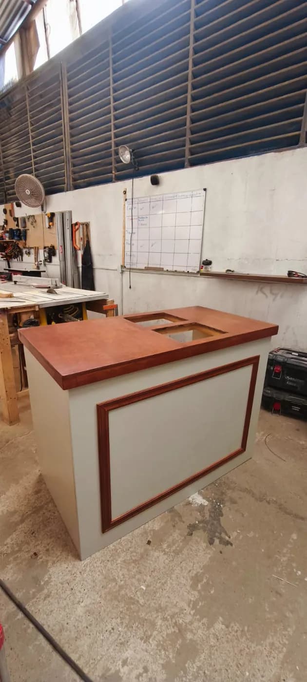 Barra bicolor blanco y madera